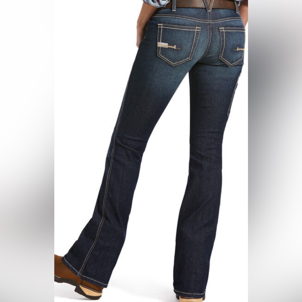 New without tags Ariat jeans.